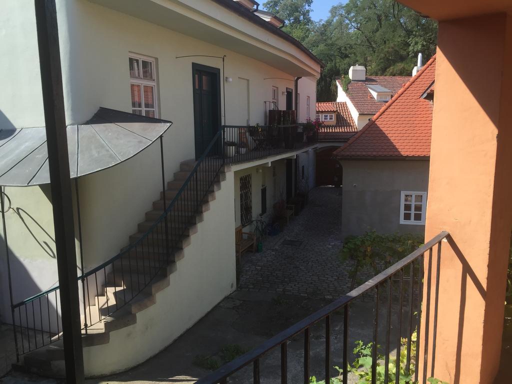 Apartments At The Golden Plough Prag Rum bild