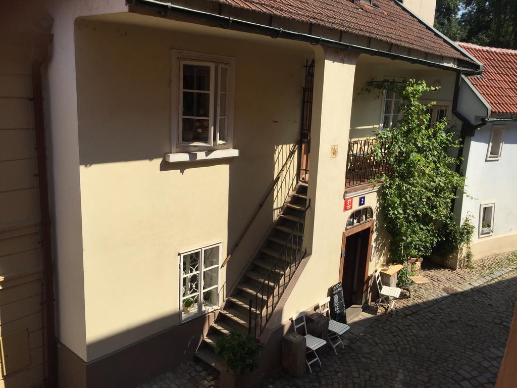 Apartments At The Golden Plough Prag Exteriör bild