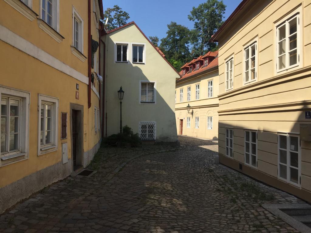 Apartments At The Golden Plough Prag Exteriör bild