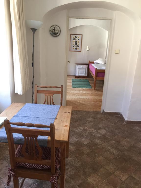 Apartments At The Golden Plough Prag Rum bild