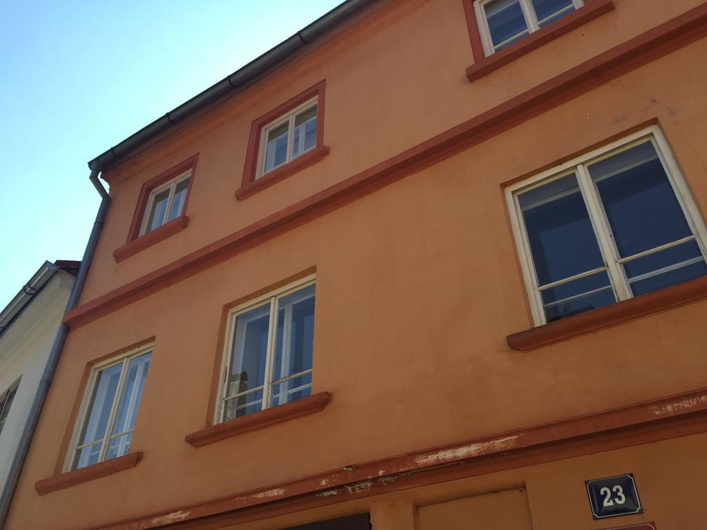 Apartments At The Golden Plough Prag Exteriör bild