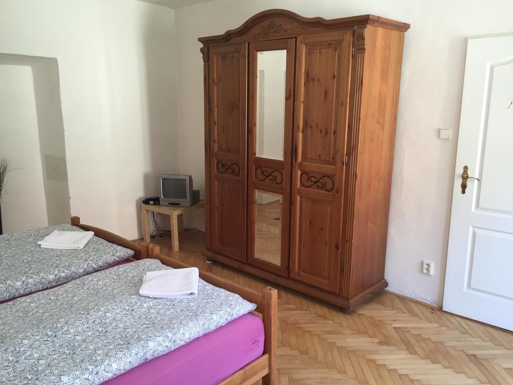 Apartments At The Golden Plough Prag Rum bild