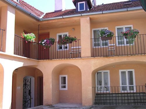 Apartments At The Golden Plough Prag Exteriör bild