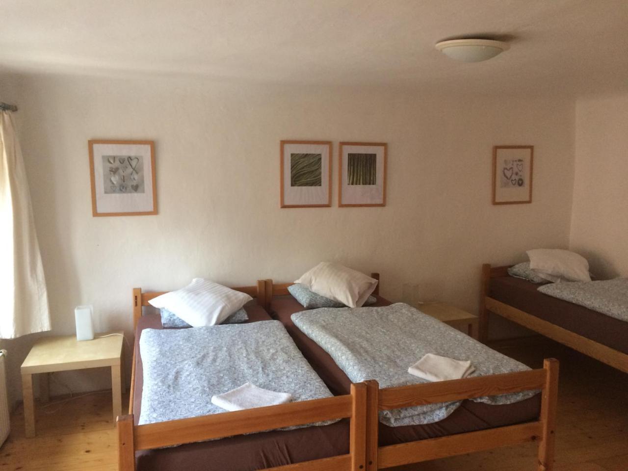 Apartments At The Golden Plough Prag Exteriör bild
